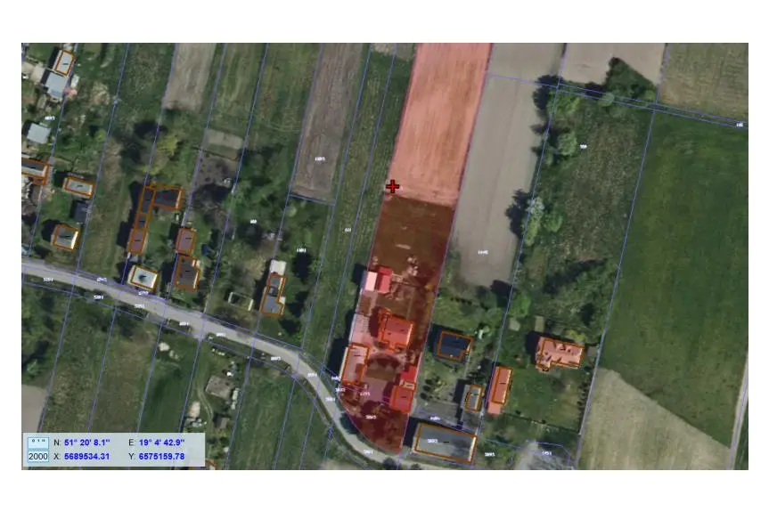 bełchatowski, Szczerców, Polowa, Duża nieruchomość z 2 domami - Polowa